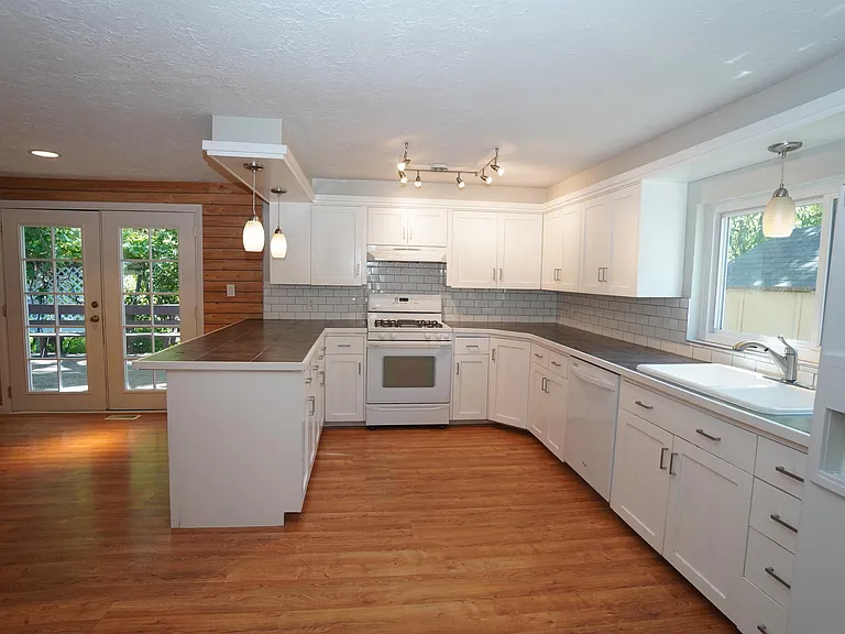 5707 N Bogart Ln — Photo 11