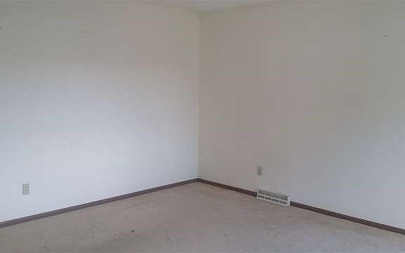 3rd image of 446 N Oakhill Ave