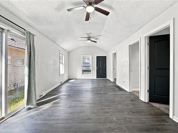 4th image of 113 Topping Ave