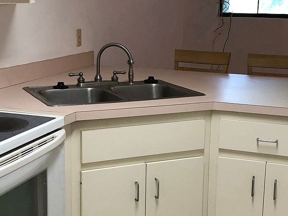 5th image of 1998 Larette Dr APT C