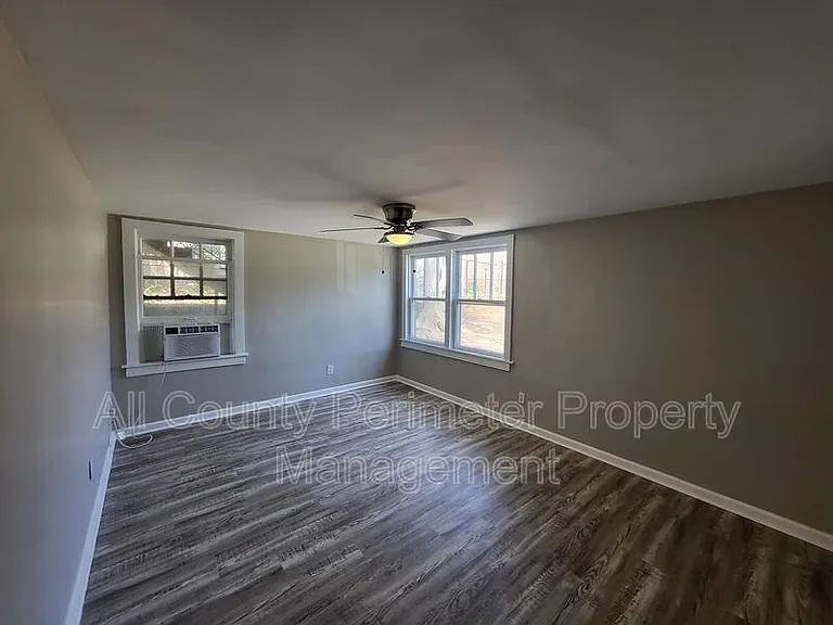 3631 Washington St #5 — Photo 3