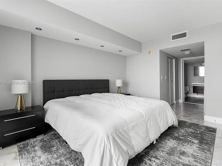 1800 N Bayshore Dr #1806 — Photo 22