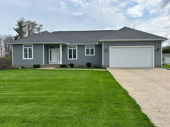 8725 Hessinger Dr, Waterford, PA 16441