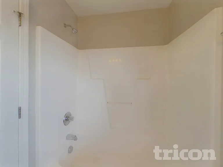 403 Parkstone Ct — Photo 16
