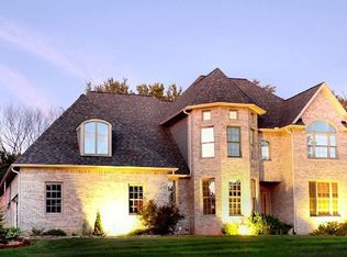 2460 Cumberland Dr, White Lake, MI 48383