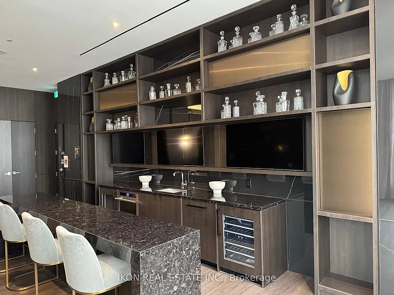 11 Yorkville Ave #4001 — Photo 32