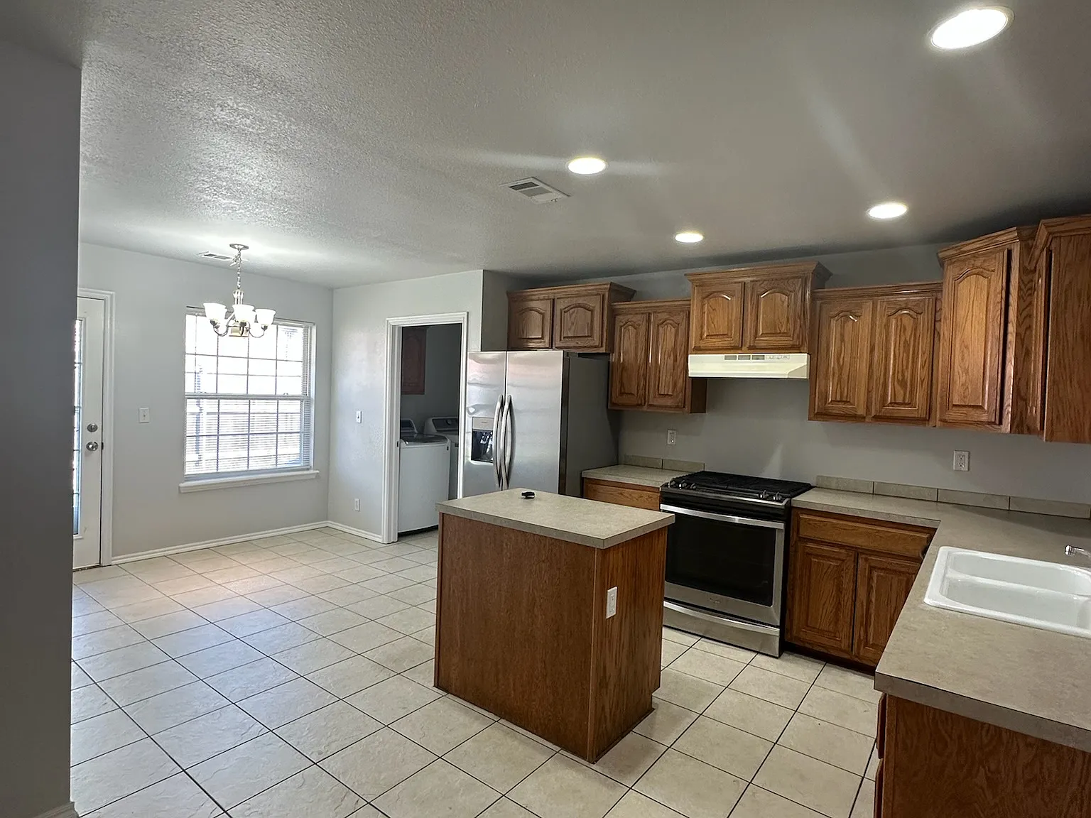 3 bed, 1350 sqft, $1,500 — Photo 2
