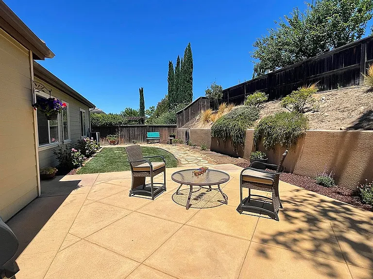 477 Hawk Canyon Ct — Photo 19