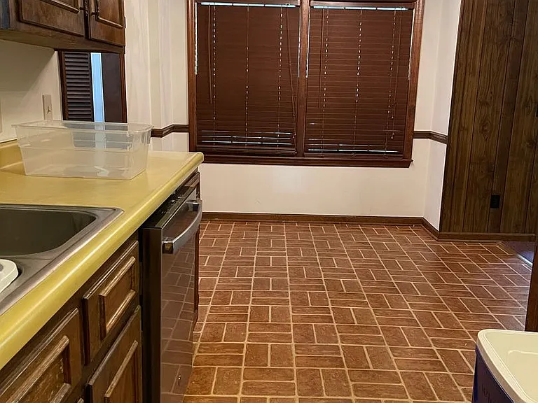 1180 Robinhood Rd — Photo 10