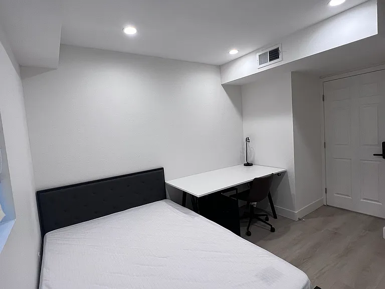1224 W 37th Pl — Photo 117