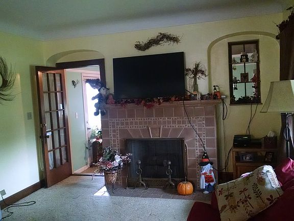 2nd image of 428 Oak St