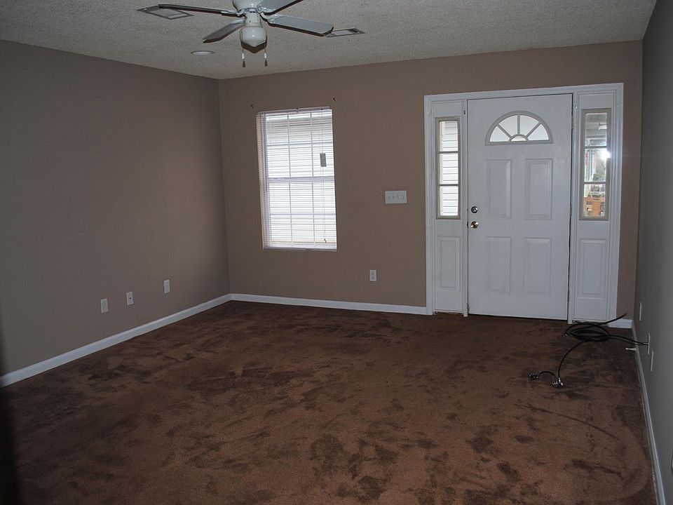 2nd image of 1129 Gentry Dr APT 1