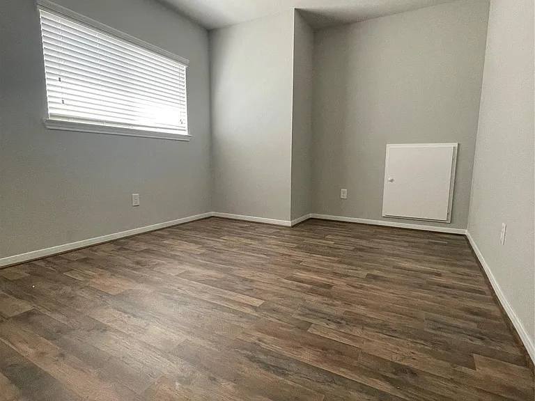 1502 Claremont Garden Cir — Photo 13
