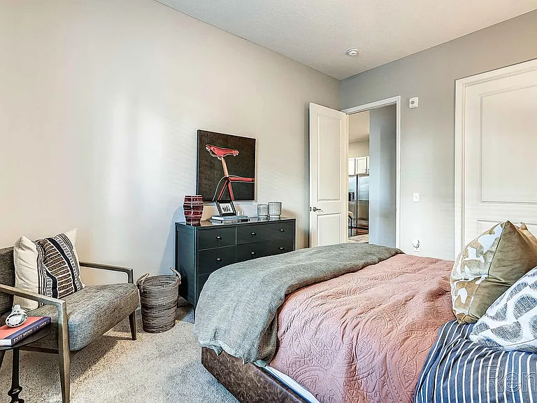 100058887_hdp_kendallpark_flpn1_bed2