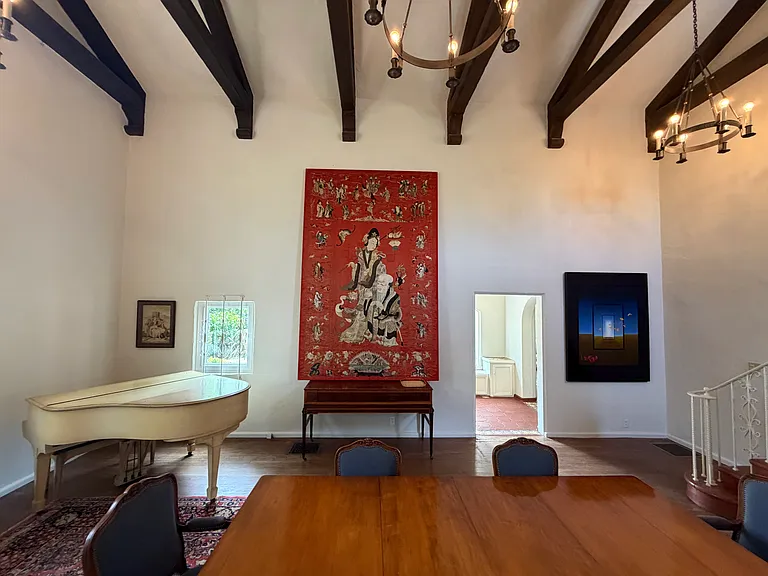 311 Amalfi Dr — Photo 3
