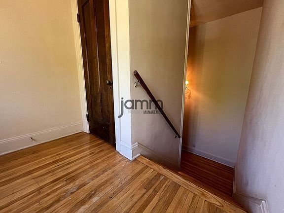 4th image of 3232 Clarendon Rd