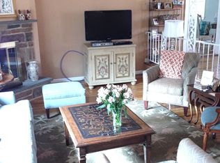 1216 Greentree Ln, Penn Valley, PA 19072