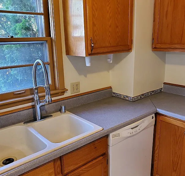1163 Higgins Ave — Photo 13