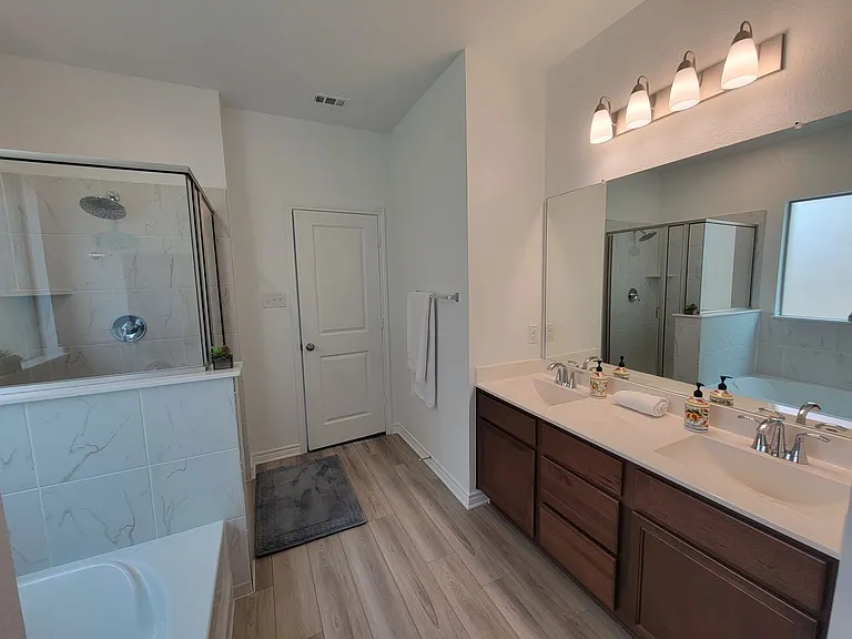 610 Eucharis — Photo 8