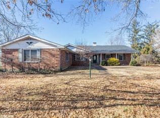 2820 Wycliff Dr, Farmington, MO 63640