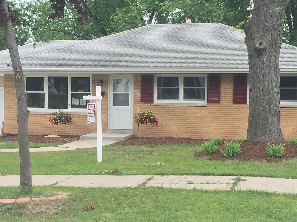 Renovated 6/2015 MUST SEE!