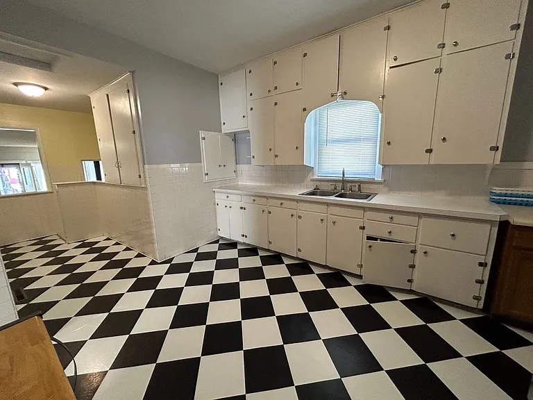 117 W Adams Ave — Photo 46