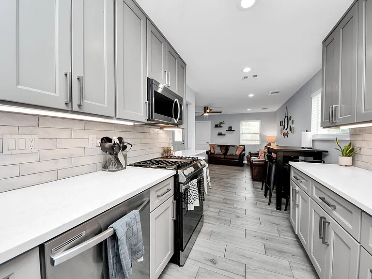 834 Ellington St — Photo 16