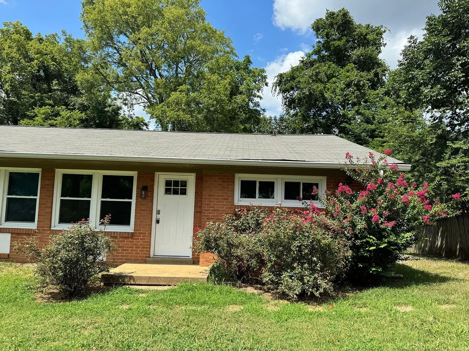 2 bed, 1.0 bath, 850 sqft, $825 — Photo 2