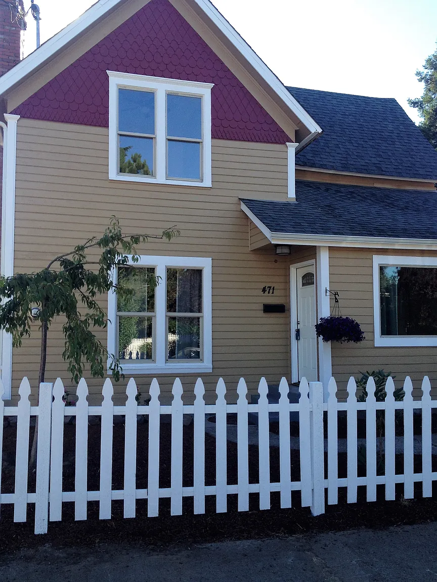 471 Park St photo 1
