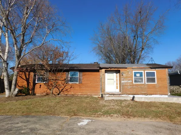 1624 Holiday Dr, Sandwich, IL 60548