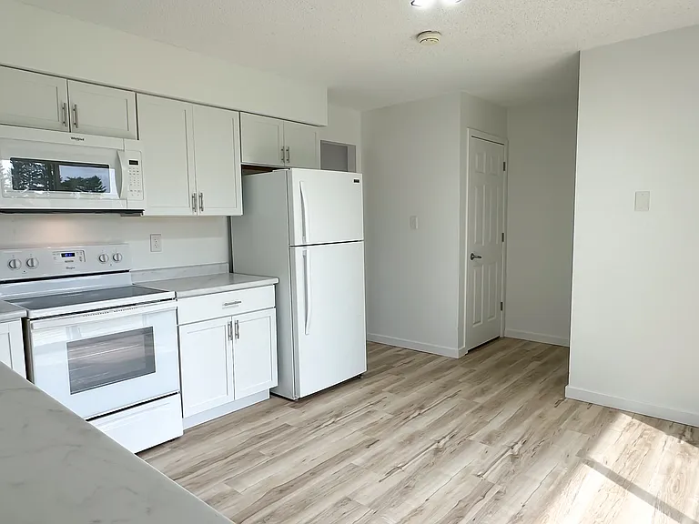 828 Wildwood Rd #2 — Photo 3