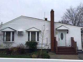 90 Shore Rd, Lindenhurst, NY 11757