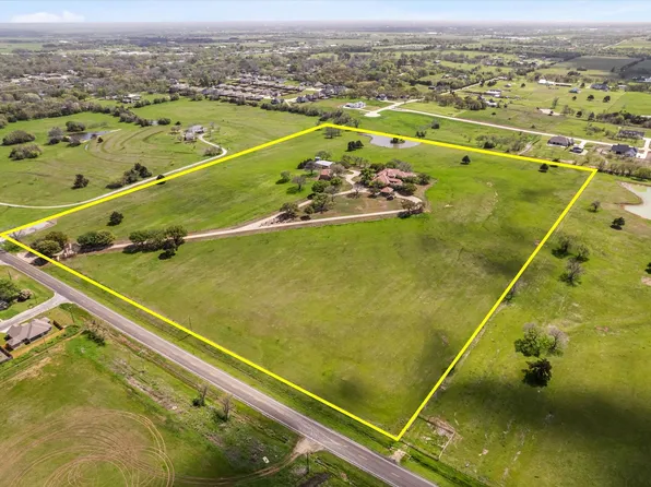 701 W Walcott St, Pilot Point, TX 76258