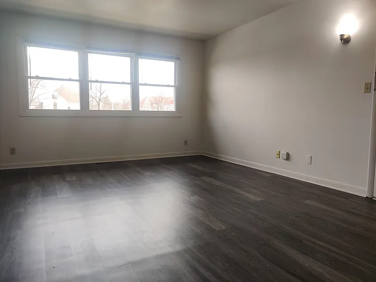 843 Hartford St — Photo 12
