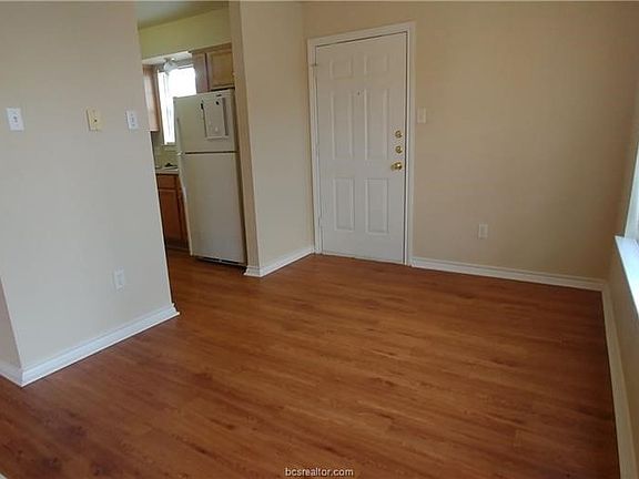 3rd image of 2316 Pheasant Ln