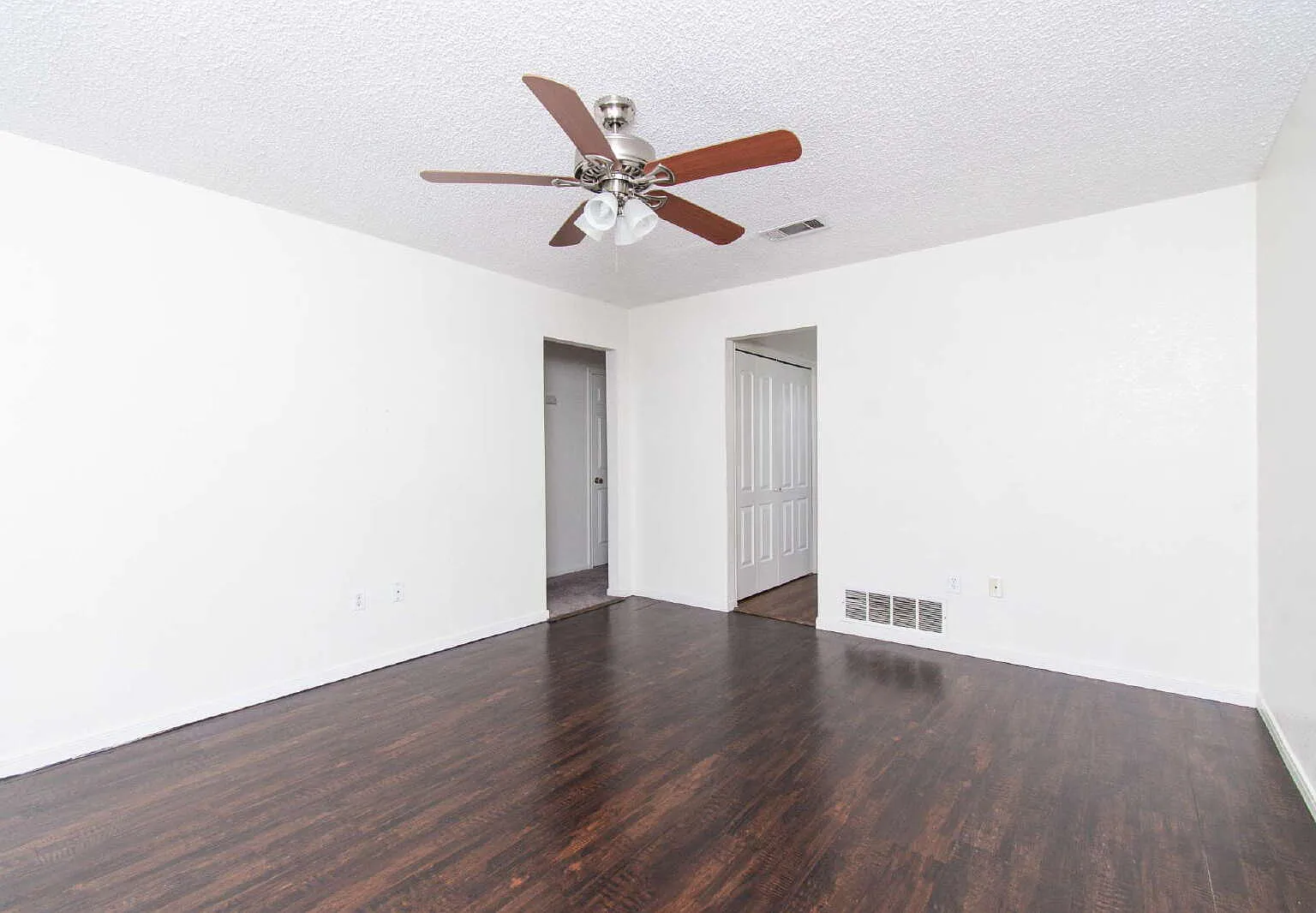 2 bed, 1.0 bath, 806 sqft, $625 — Photo 2