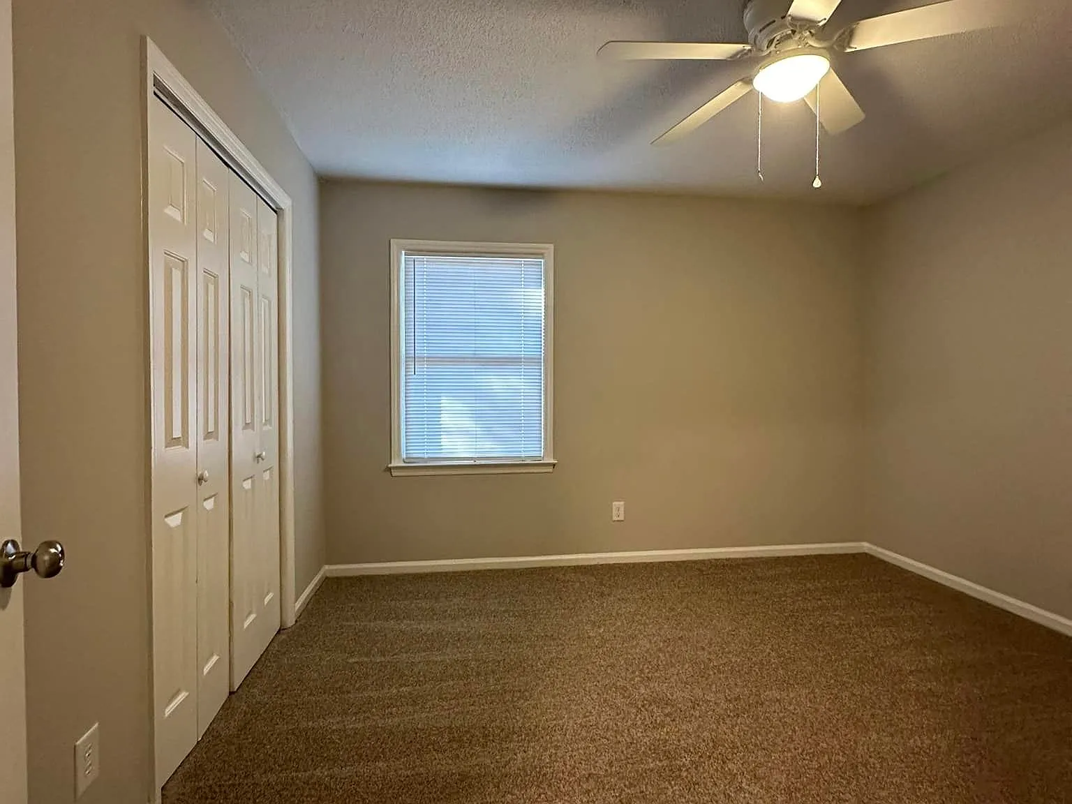 2 bed, 1.5 bath, $1,050 — Photo 3