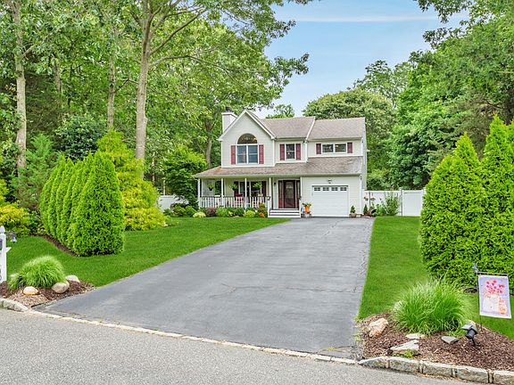 3rd image of 40 Jerome Cir