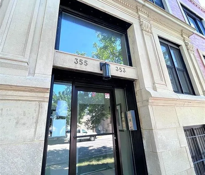 353 E 45th St #1W — Photo 2