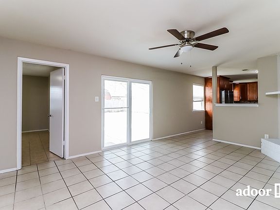4th image of 3720 Royal Crest Dr
