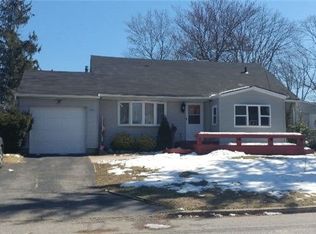 203 Claywood Dr, Brentwood, NY 11717