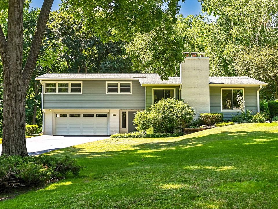1st image of 955 Katherine DRIVE
