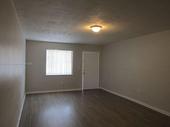 3rd image of 199 W 29th St #2B-1Ba-771Sqft
