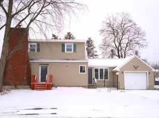26 Circle Dr, South Glens Falls, NY 12803