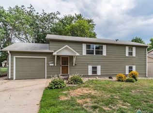 4004 E 19th St, Sioux Falls, SD 57103