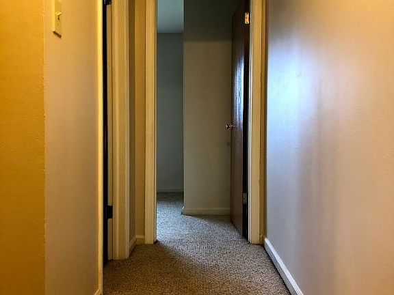 3rd image of 211 Broadmeadows Blvd