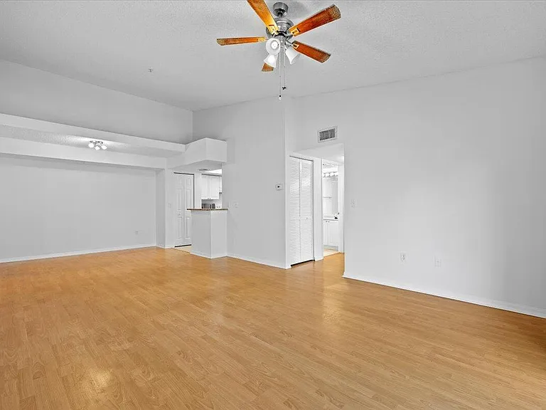 200 Crestwood Ct N #211 — Photo 6