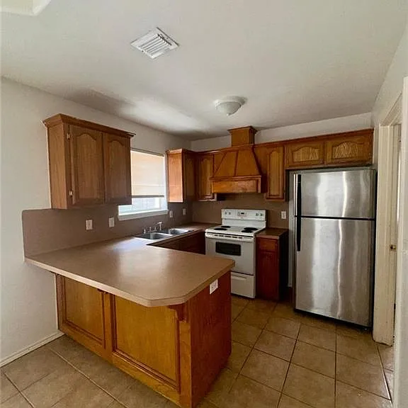 808 N Cross Ln #3 — Photo 6