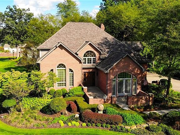 3rd image of 461 Shadydale Dr