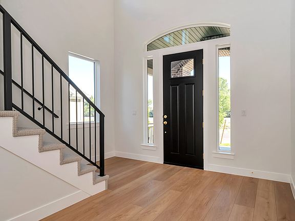 4th image of 461 W Summerhill Ln